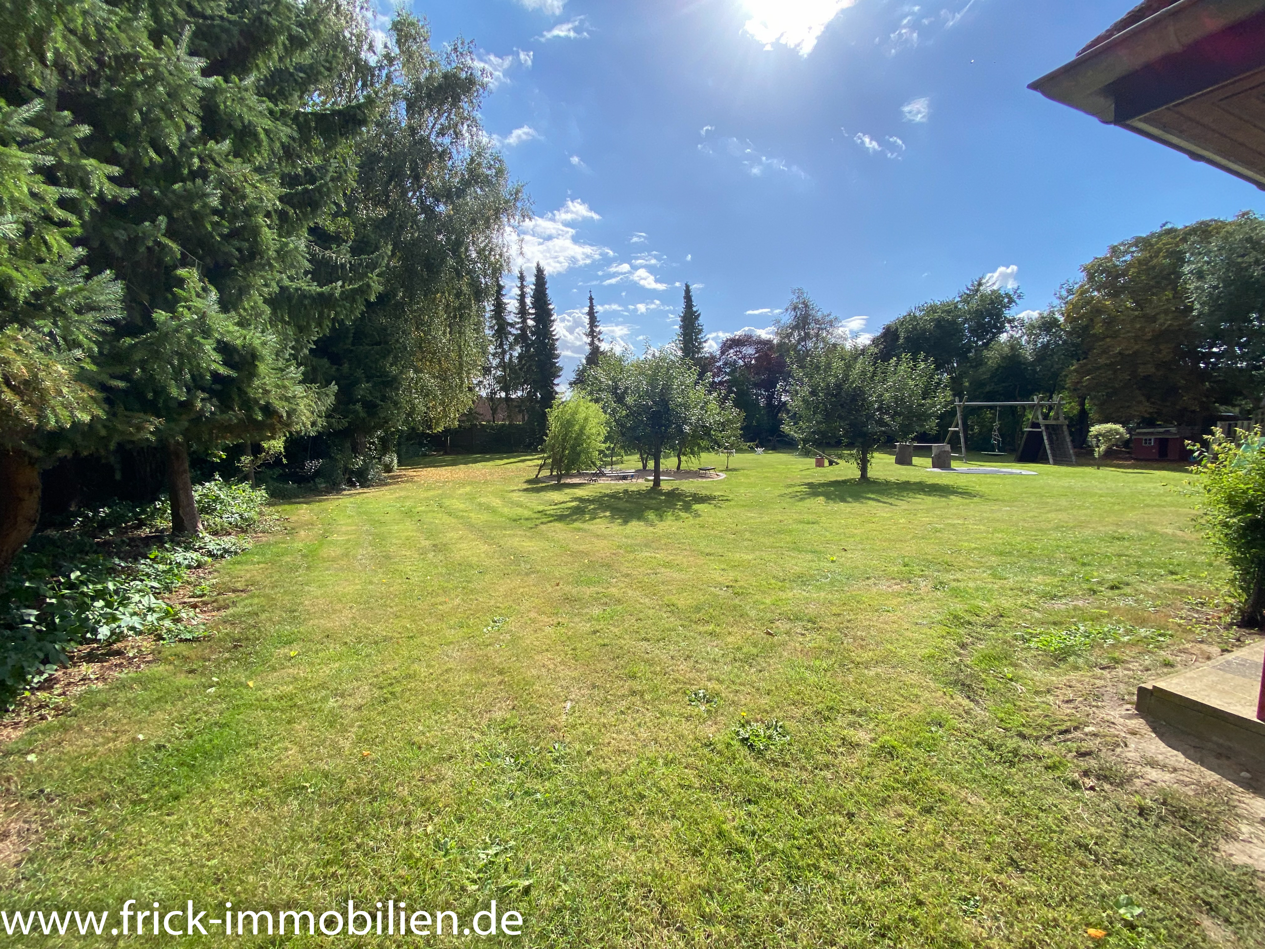 Großes Wohnhaus mit Garage und parkähnlichem Garten – Oldenburg in Holstein – Vorschaubild 9