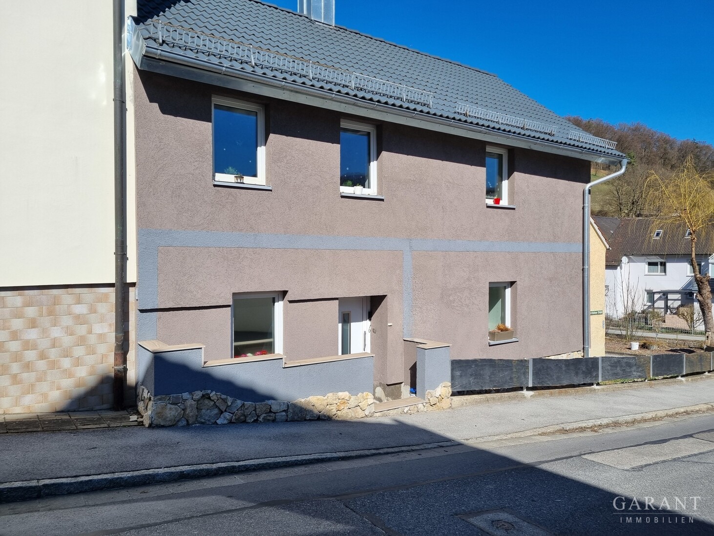 Modernisiertes, saniertes Reihenhaus in ruhiger Lage – Breitenbrunn-, Oberpf – Vorschaubild 2