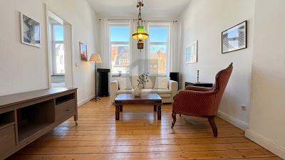 TRAUMHAFTER ALTBAU MIT SONNIGEM BALKON