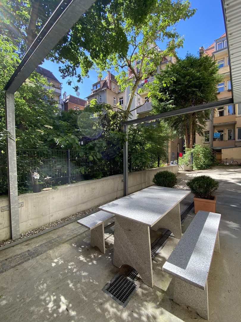 Komplett möblierte 2 Zi Whg. (nur für 1 Person) mit Gartenterrasse in der Innenstadt (Kulturdenkmal)