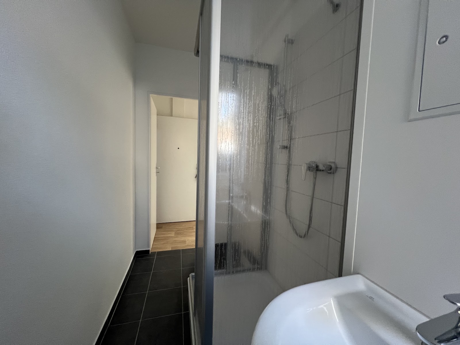 Komfort für Singles & Paare: Frisch sanierte Erdgeschosswohnung mit Balkon und Tageslichtbad – Chemnitz – Vorschaubild 8