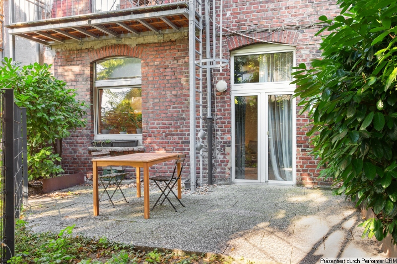 Sehr schöne Altbauwohnung mit Terrasse zum Hof, Dielenboden und geschmackvoller Möblierung, Internetzugang