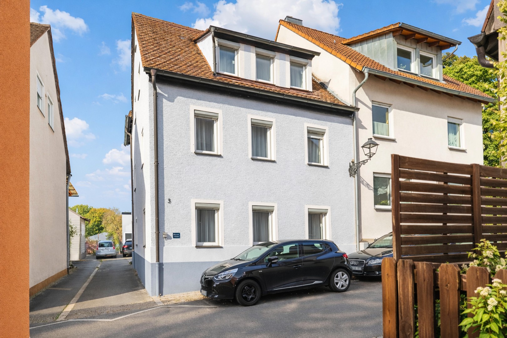 Prov.frei vom Eigentümer – MFH mit 5x möblierten Whg., A-Lage, kernsaniert, Cashflow ab Tag 1, Herzo