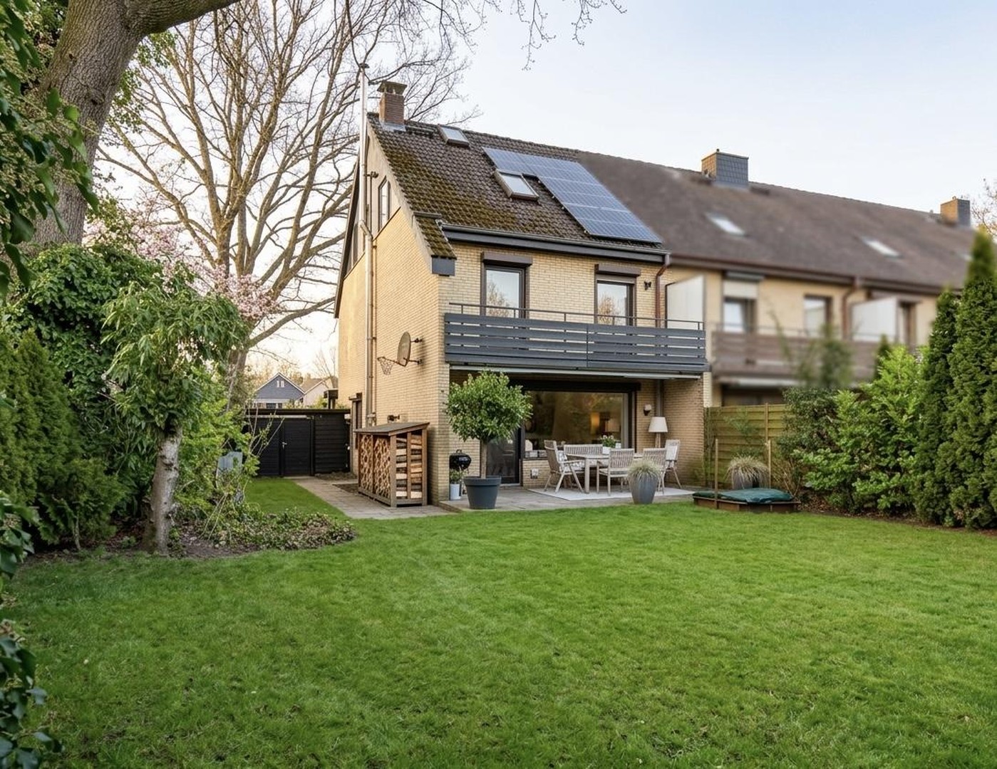 Stadtreihenendhaus Sackg. Wohnfl. 149 m² und Nutzfl. 68 m²