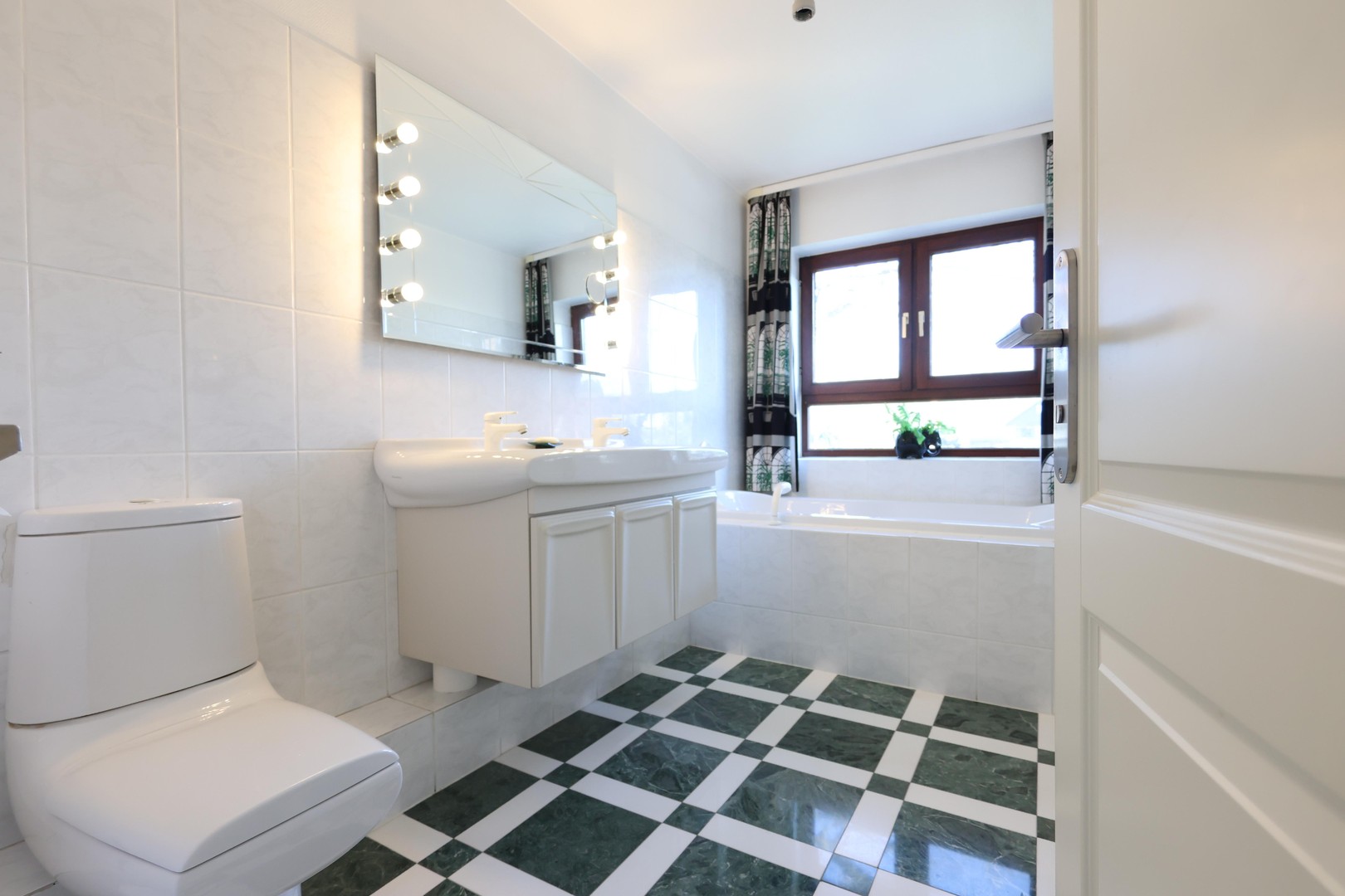 Property thumbnail 11