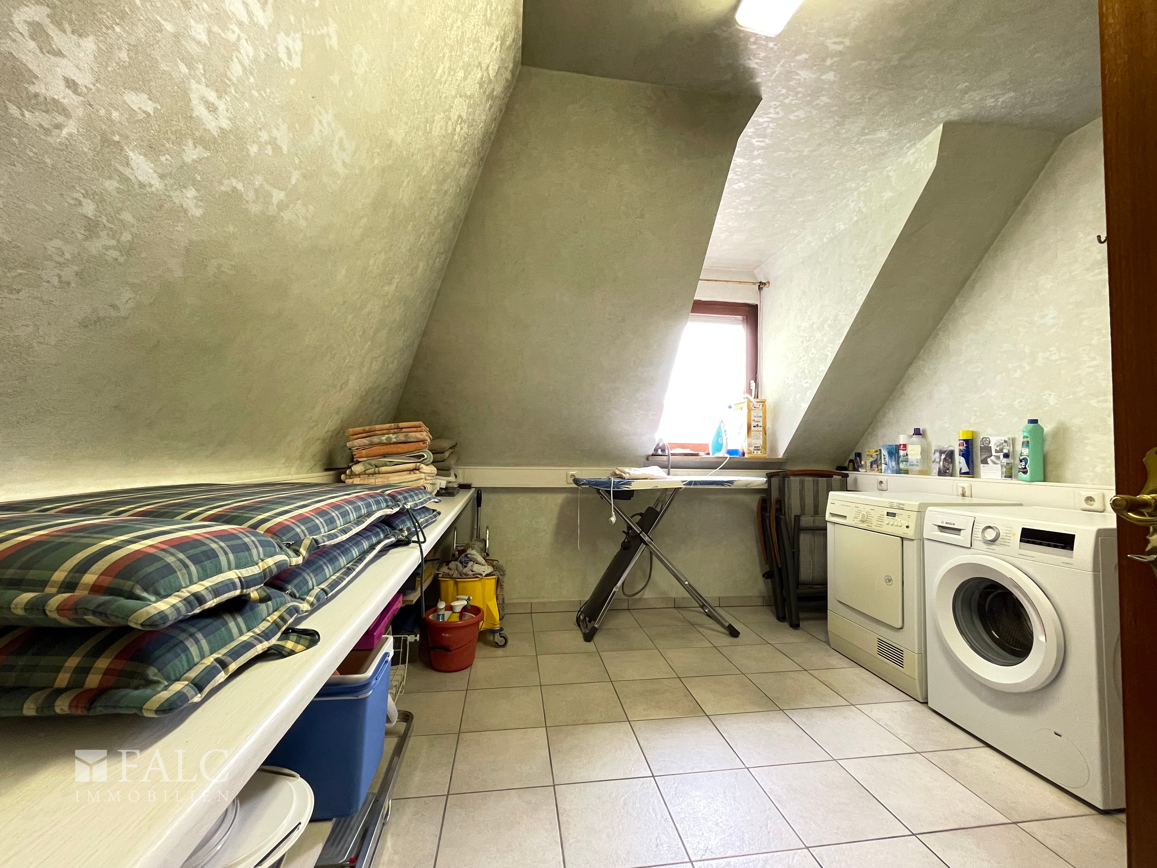 Exklusive Maisonette-Wohnung in Nürnbergs begehrter Lage - Wohnen auf zwei Ebenen! – Nürnberg / Zerzabelshof – Vorschaubild 18