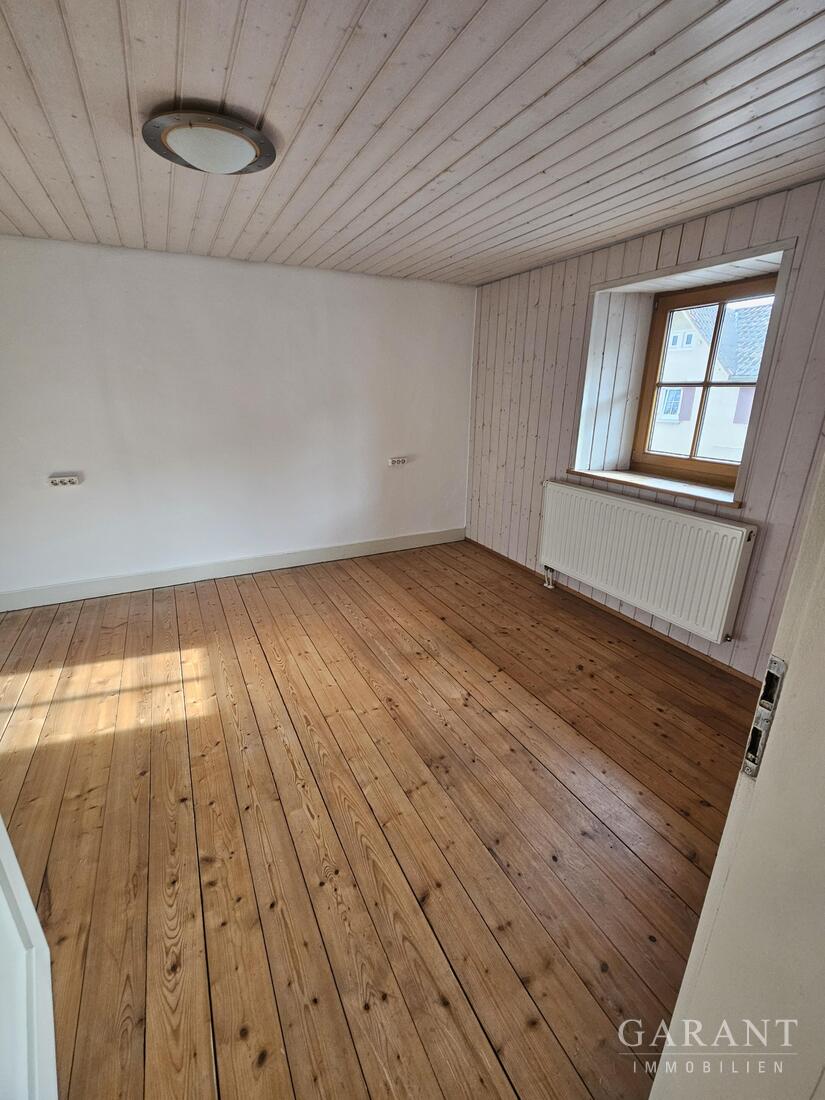 Zweifamilienhaus mit möglicher Gewerbeeinheit, Außengebäuden und traumhaft schönem Gartenpark – Empfingen – Vorschaubild 9