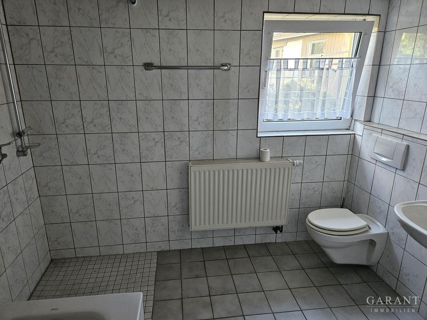 Zweifamilienhaus mit möglicher Gewerbeeinheit, Außengebäuden und traumhaft schönem Gartenpark – Empfingen – Vorschaubild 11