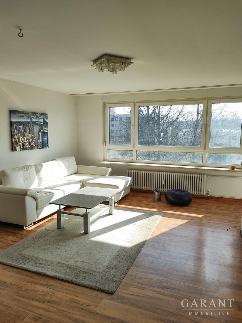 Sonnige 2-Zimmer-Wohnung mit Balkon, Aufzug und Garagenstellplatz in Pforzheim-Sonnenhof – Pforzheim – Bild 1 von 10