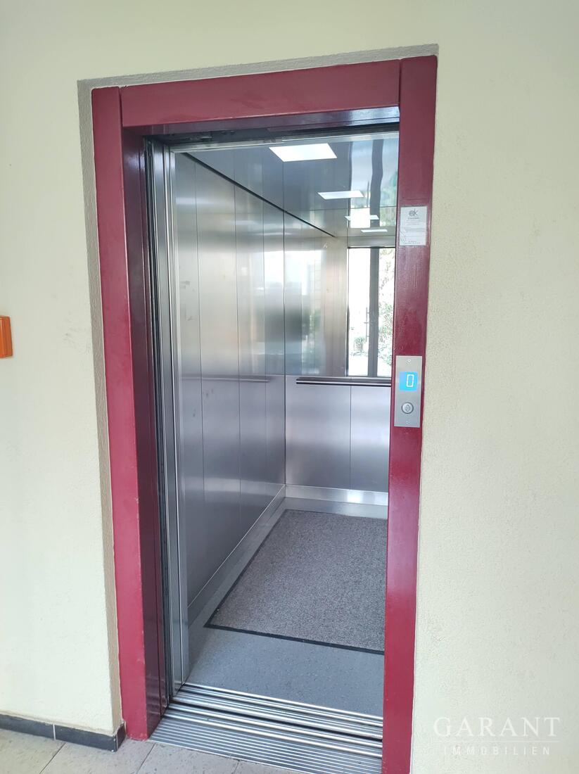 Sonnige 2-Zimmer-Wohnung mit Balkon, Aufzug und Garagenstellplatz in Pforzheim-Sonnenhof – Pforzheim – Vorschaubild 2