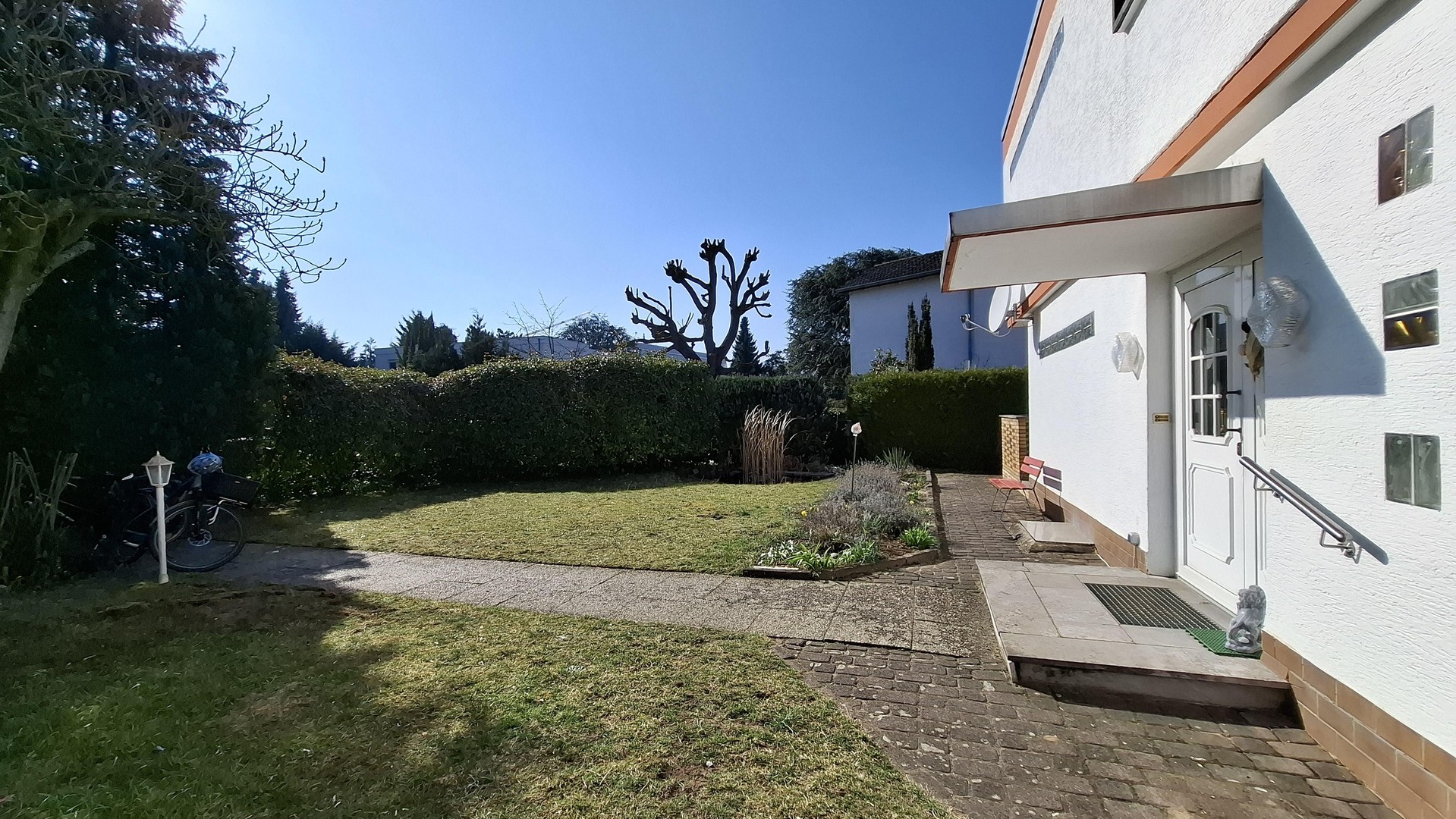 Zweifamilienhaus mit schönem Garten und Garagen in guter Lage – Darmstadt – Vorschaubild 2