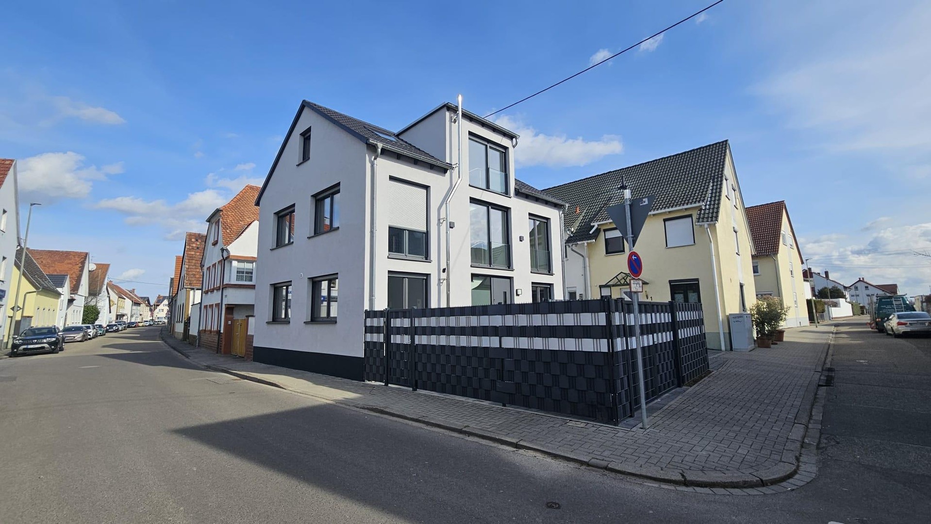 ? Neuwertiges Smart-Home (Bj. 2018) – sofort einziehen statt bauen | provisionsfrei – Neuhofen – Bild 1 von 48