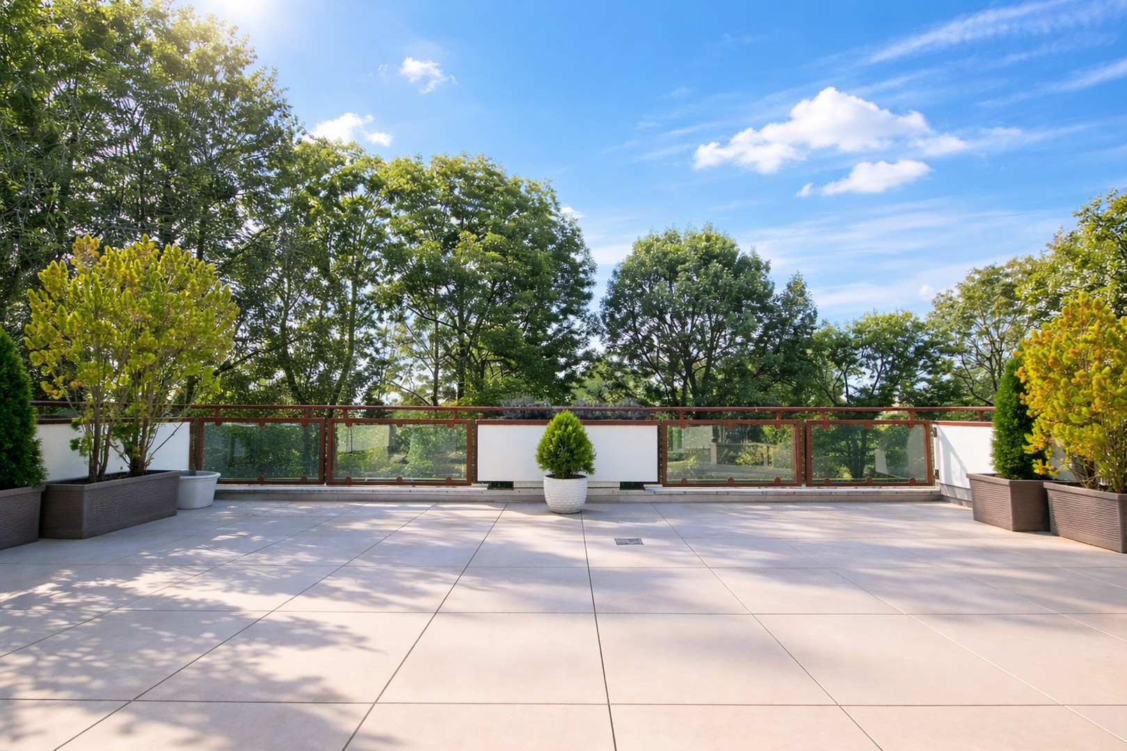 Luxuriöses PENTHOUSE mit Traum-Dachterrasse am Isarhochufer in Bogenhausen - Provi.frei, Preis a. A.