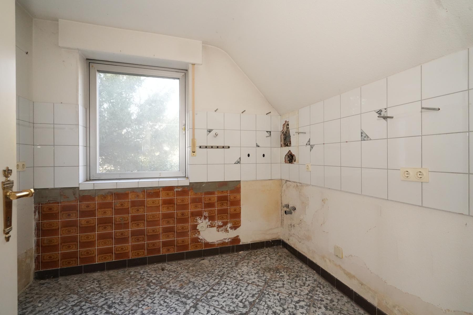 Alt Rahm, großzügiges renovierungsbedürftiges Einfamilienhaus mit Einliegerwohnung u. separatem Büro – Duisburg / Rahm – Vorschaubild 28