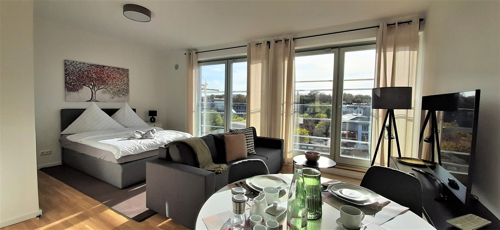 Unbefristet/Non-limited Rooftop Studio Furnished / Dachgeschoss Studio Möbliert