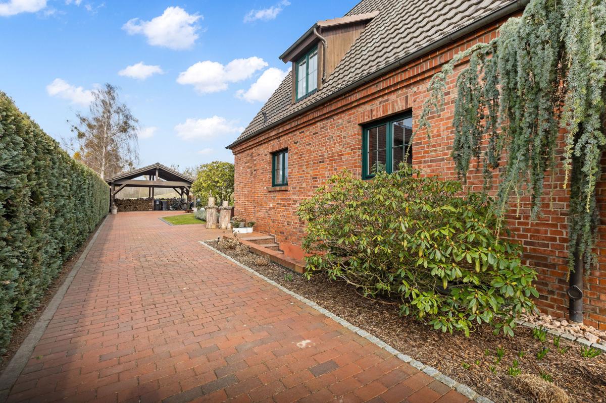 Immobilie in Rechlin - Charmantes Einfamilienhaus mit Geschichte und modernem Wohnkomfort in idyllischer Lage an der Müritz - Bild 2