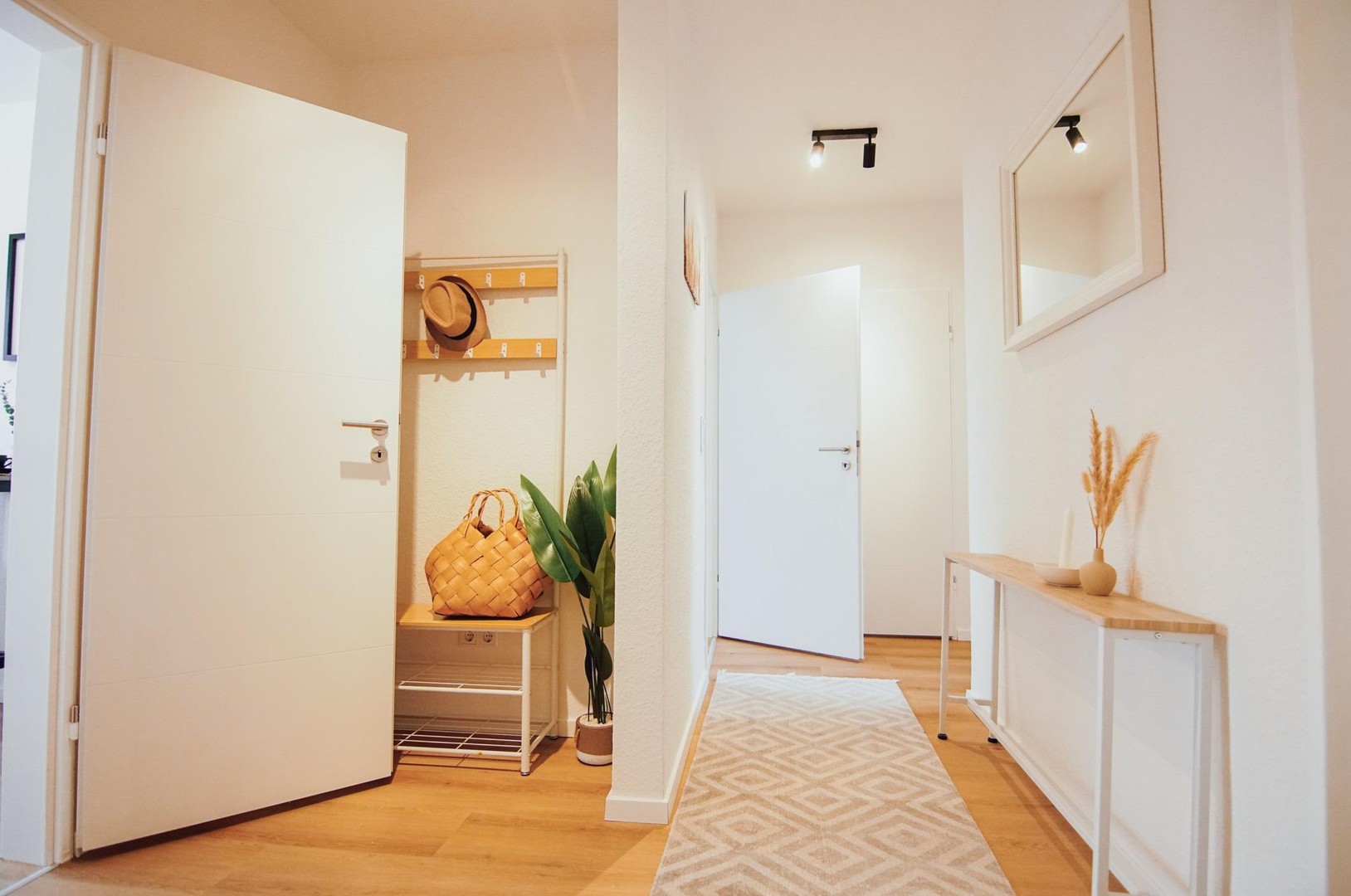 DIREKT EINZIEHEN UND WOHLFÜHLEN - SCHÖNE, HELLE 3 ZIMMERWOHNUNG FÜR EIGENNUTZUNG ODER KAPITALANLAGE