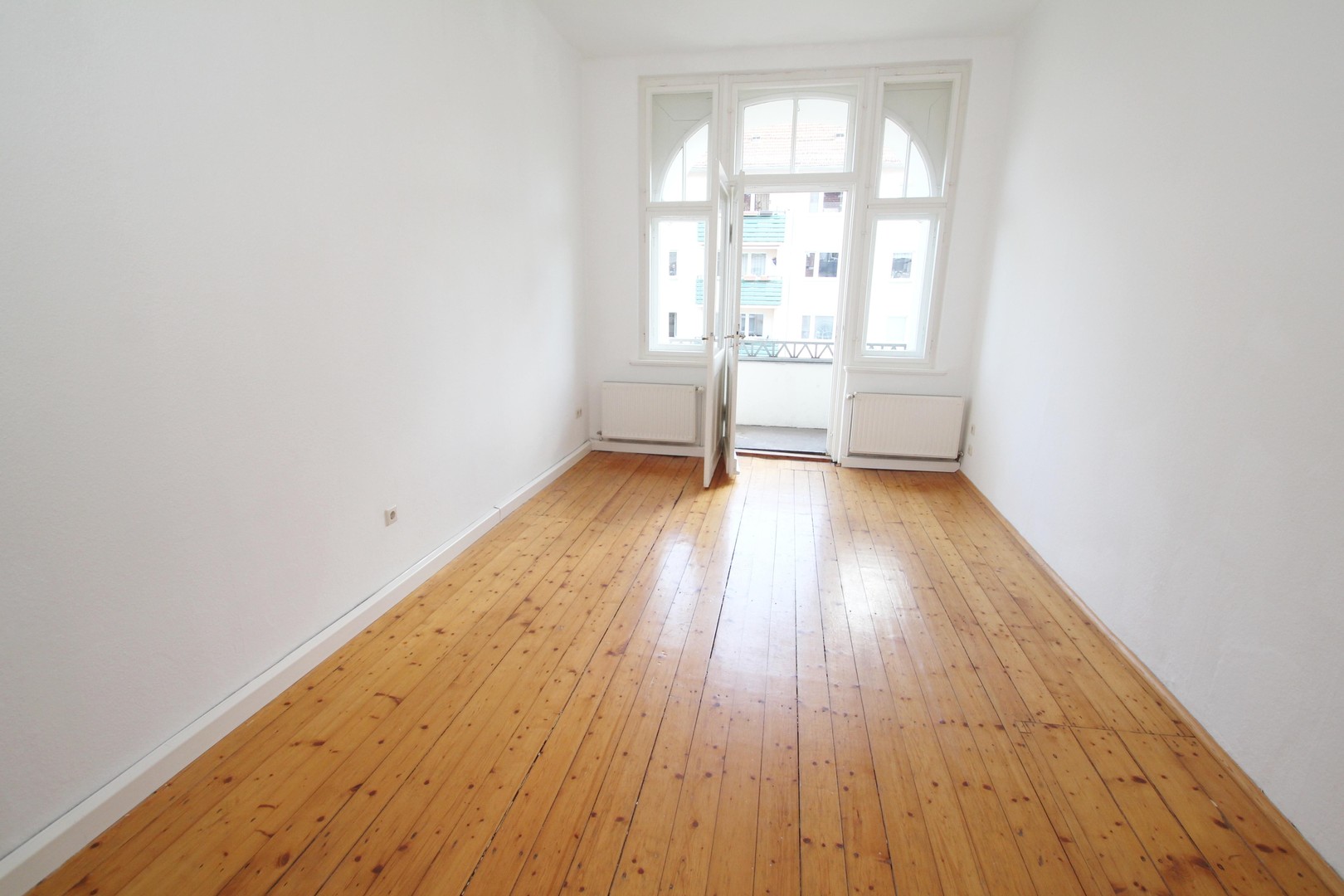 Johannstadt: Schöne 4,5-Raum-Whg mit Parkett, Holzdielen, A31 3.OG re E7