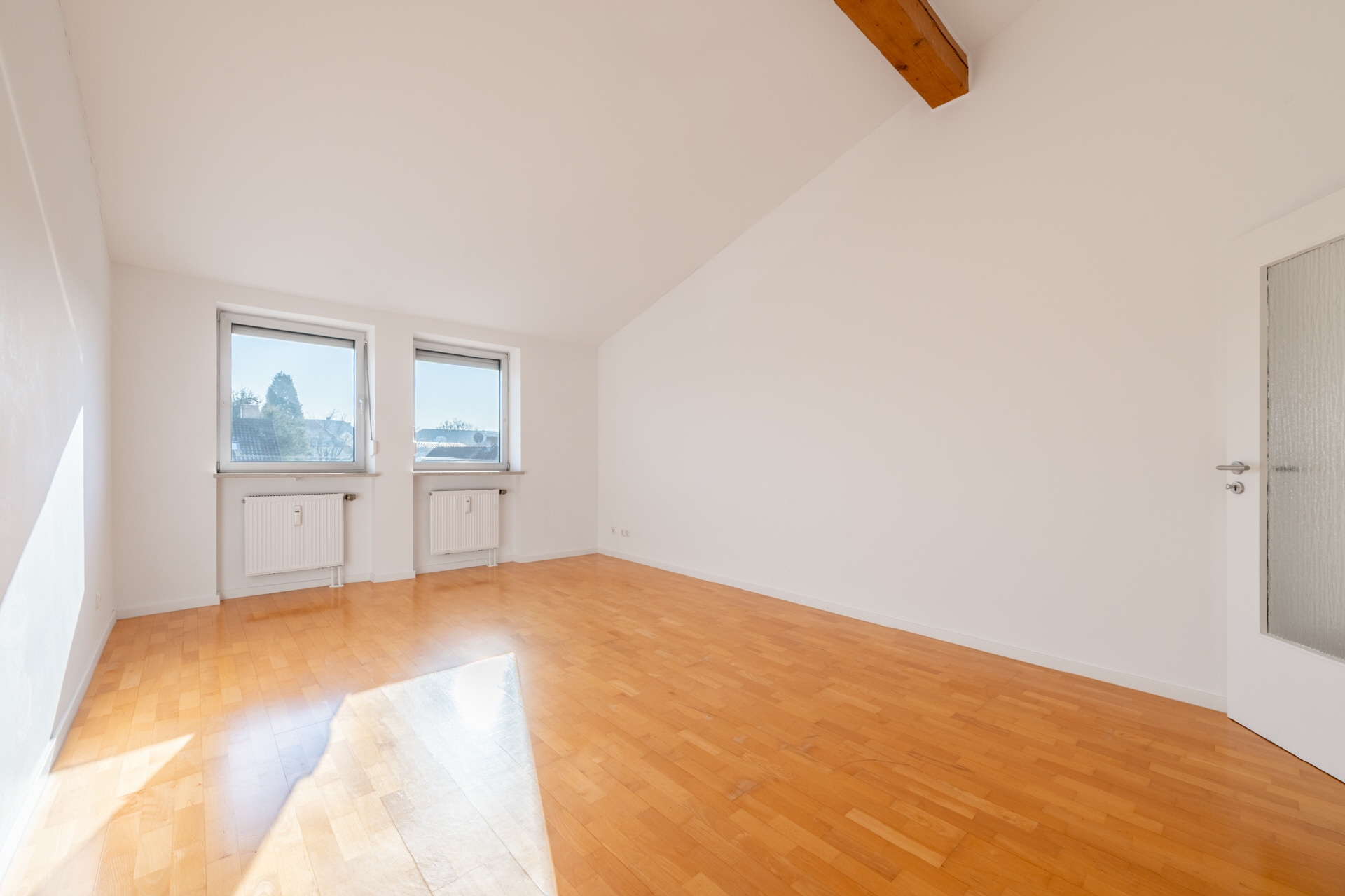 Aigner - Moderne 3-Zimmer-Wohnung mit Gartenanteil in ruhiger Lage von Moosach