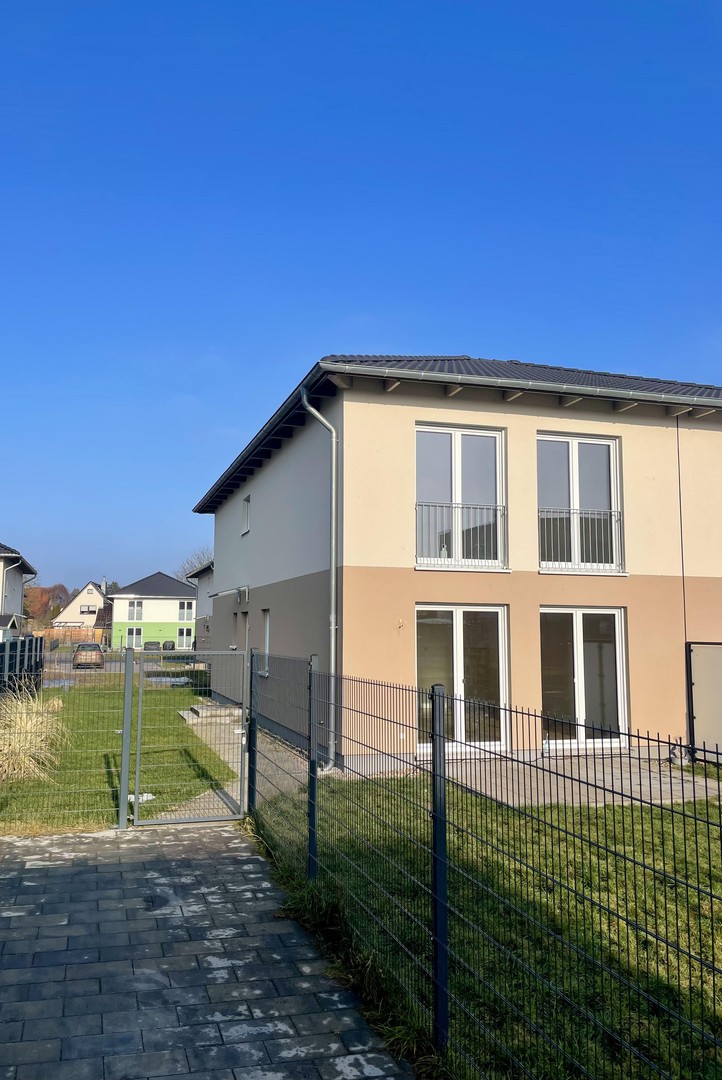 Exklusive Neubau-Doppelhaushälfte | 140 m² | Garten, Terrasse & direkte S-Bahn-Anbindung nach Berlin