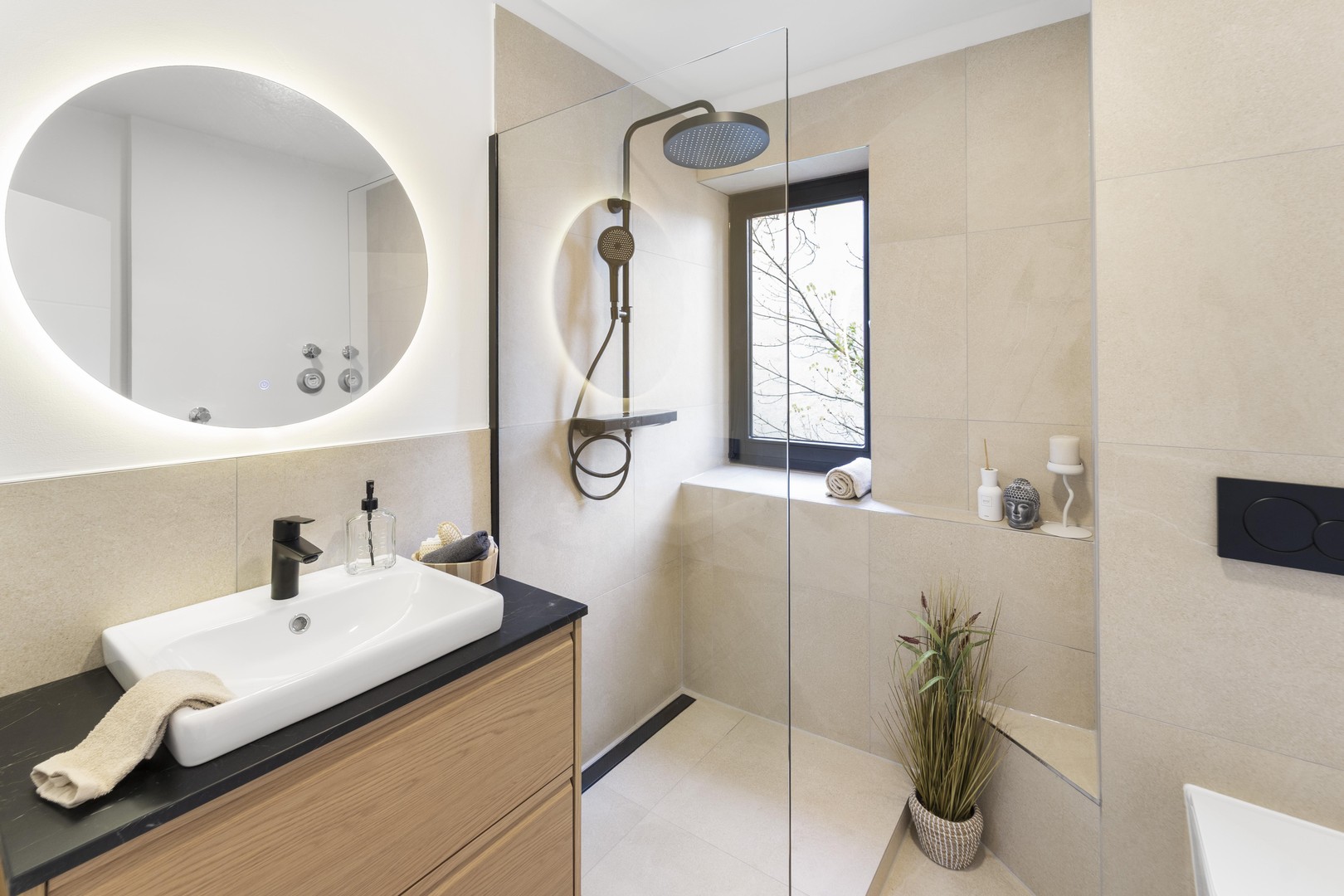 ***ERSTBEZUG NACH MODERNISIERUNG – 2,5-ZI.-WOHNUNG MIT XXL-BALKON & STELLPLATZ; ohne Provision