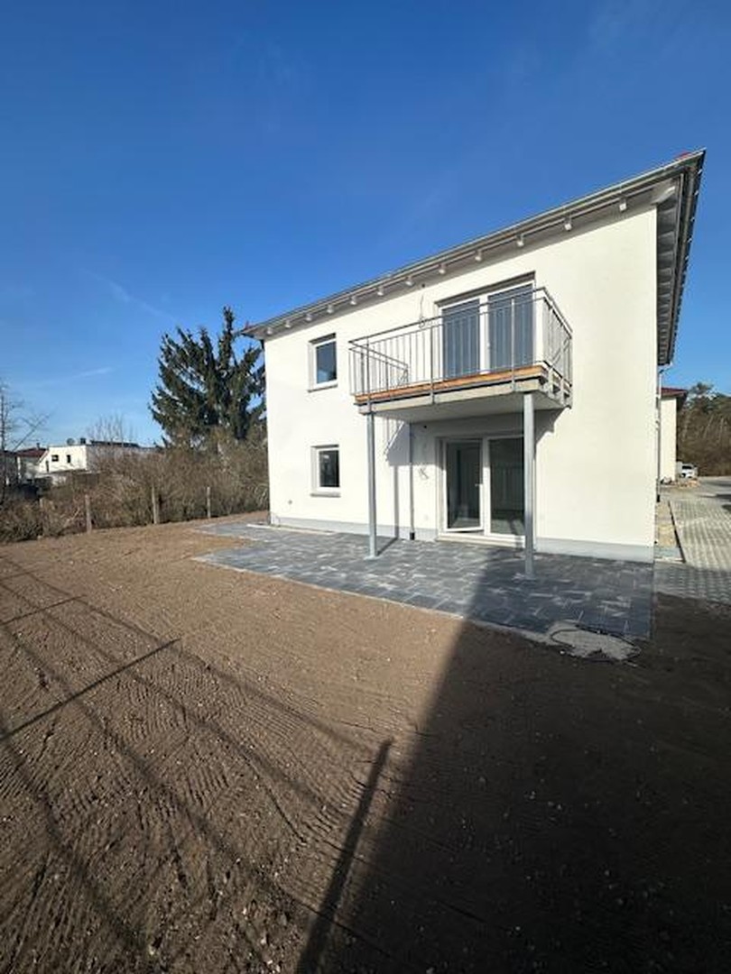 Neubau Erstbezug! Wunderschöne 3 ZW mit Terrasse plus Küche, EBK, Keller, 2 Stellplätze
