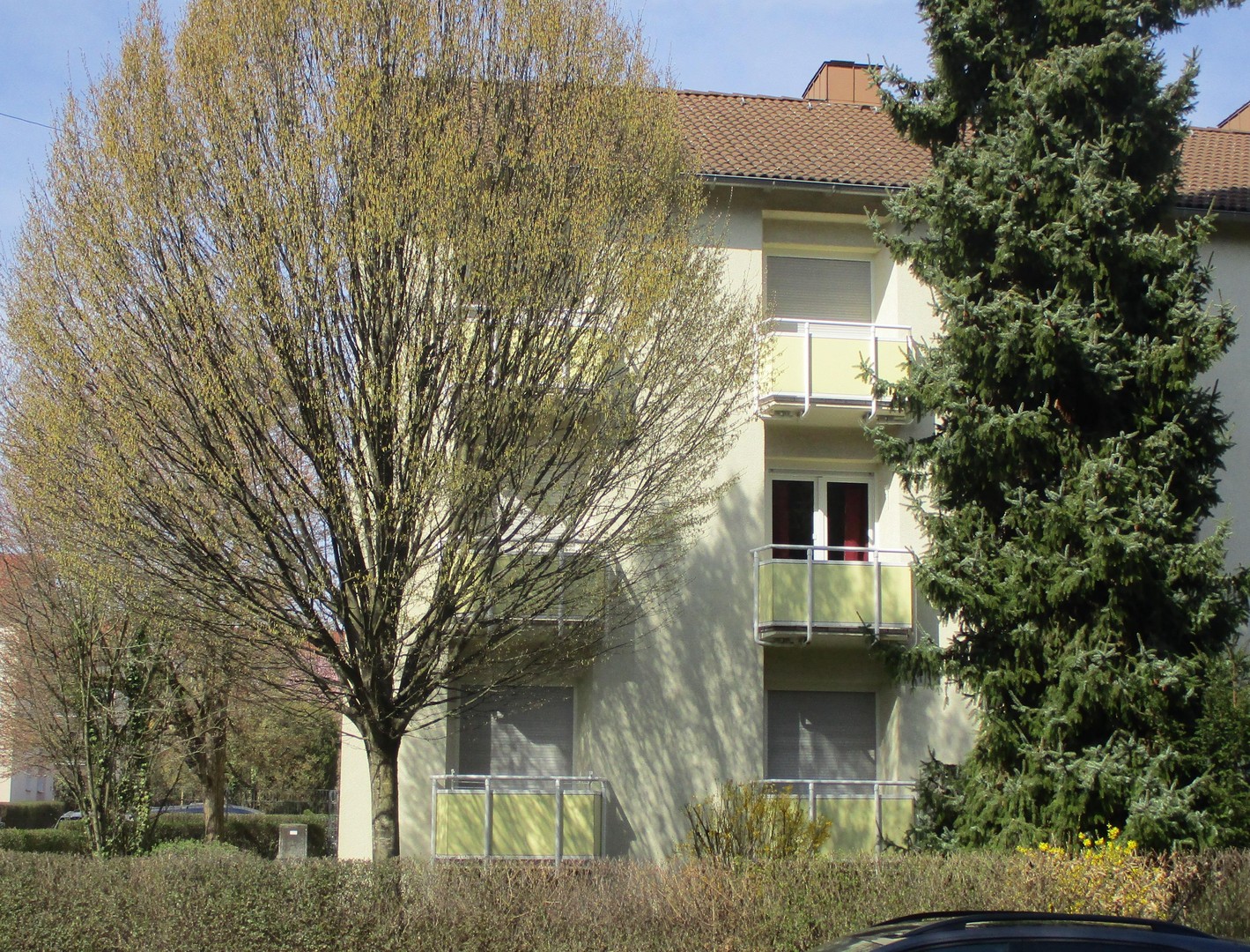 2,5-Zimmer mit EBK, Balkon, Tageslichtbad, Gästebad/WC und Abstellraum provisionsfrei