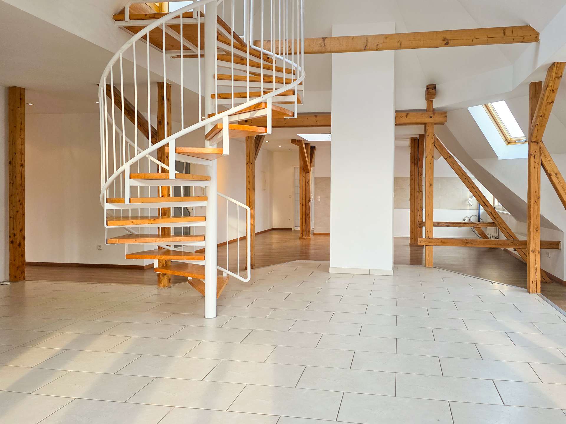 Einzigartig | 360° Dachterrasse | 5 Zimmer | Offene Balkenstruktur | Fußbodenheizung | Kamin – Leipzig – Vorschaubild 5