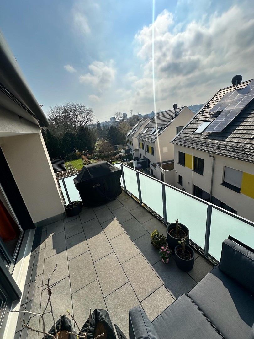 Moderne 4-Zimmer-Maisonettewohnung mit Südbalkon – Stuttgart – Vorschaubild 3