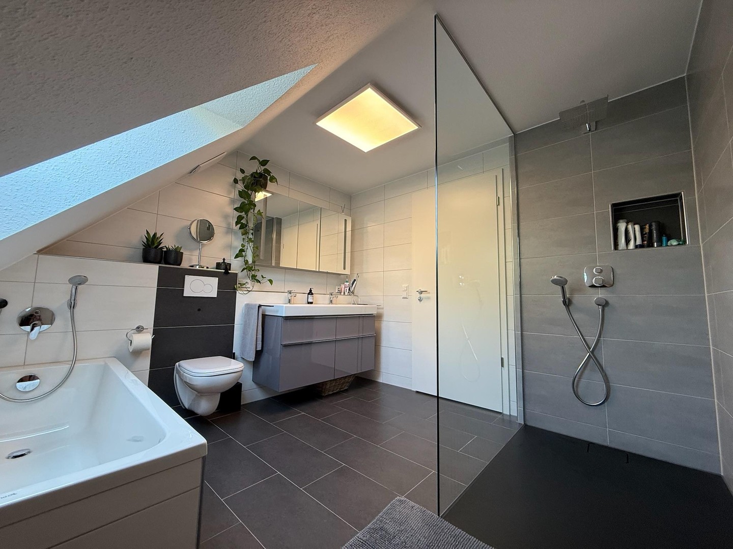 Moderne 4-Zimmer-Maisonettewohnung mit Südbalkon – Stuttgart – Vorschaubild 11