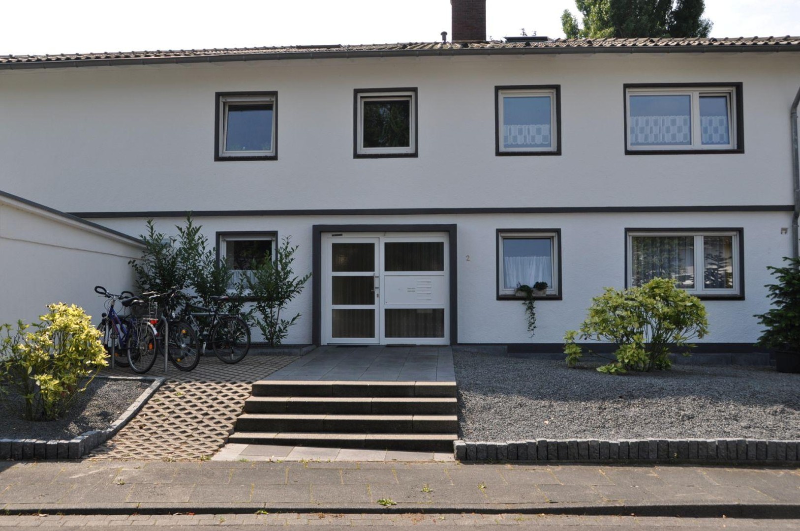 4 Zimmerwohnung mit ausgebautem Dachgeschoss incl. Garage in 4-Parteienhaus in Bonn-Lengsdorf – Bonn-Lengsdorf – Bild 1 von 8