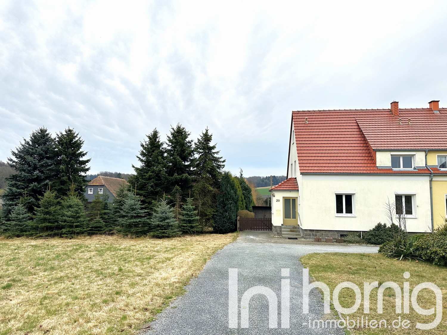 Kleine, feine Doppelhaushälfte für die kleine Familie