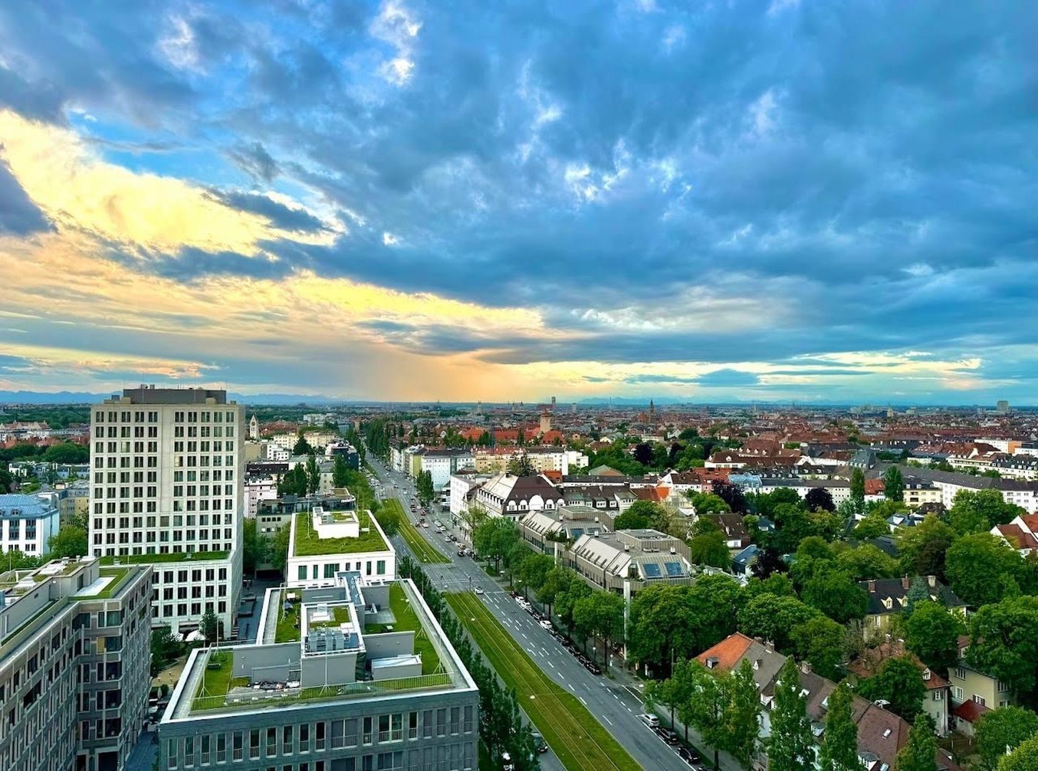Teilmöbliertes Haus mit 55qm Garten in Schwabing – München – Vorschaubild 2