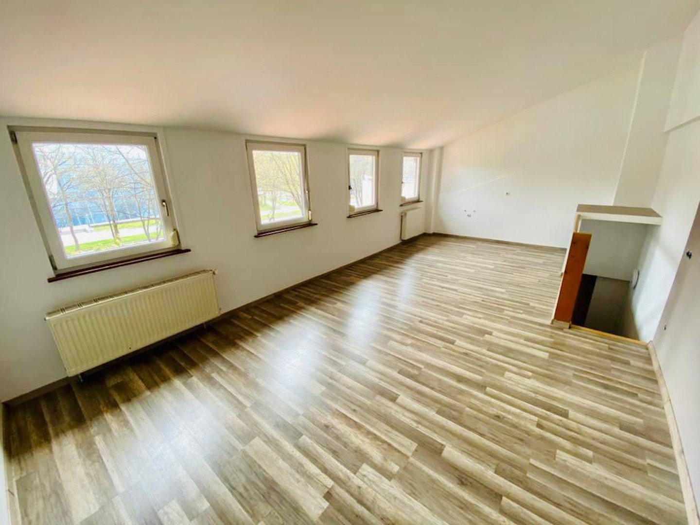 Teilmöbliertes Haus mit 55qm Garten in Schwabing – München – Vorschaubild 12