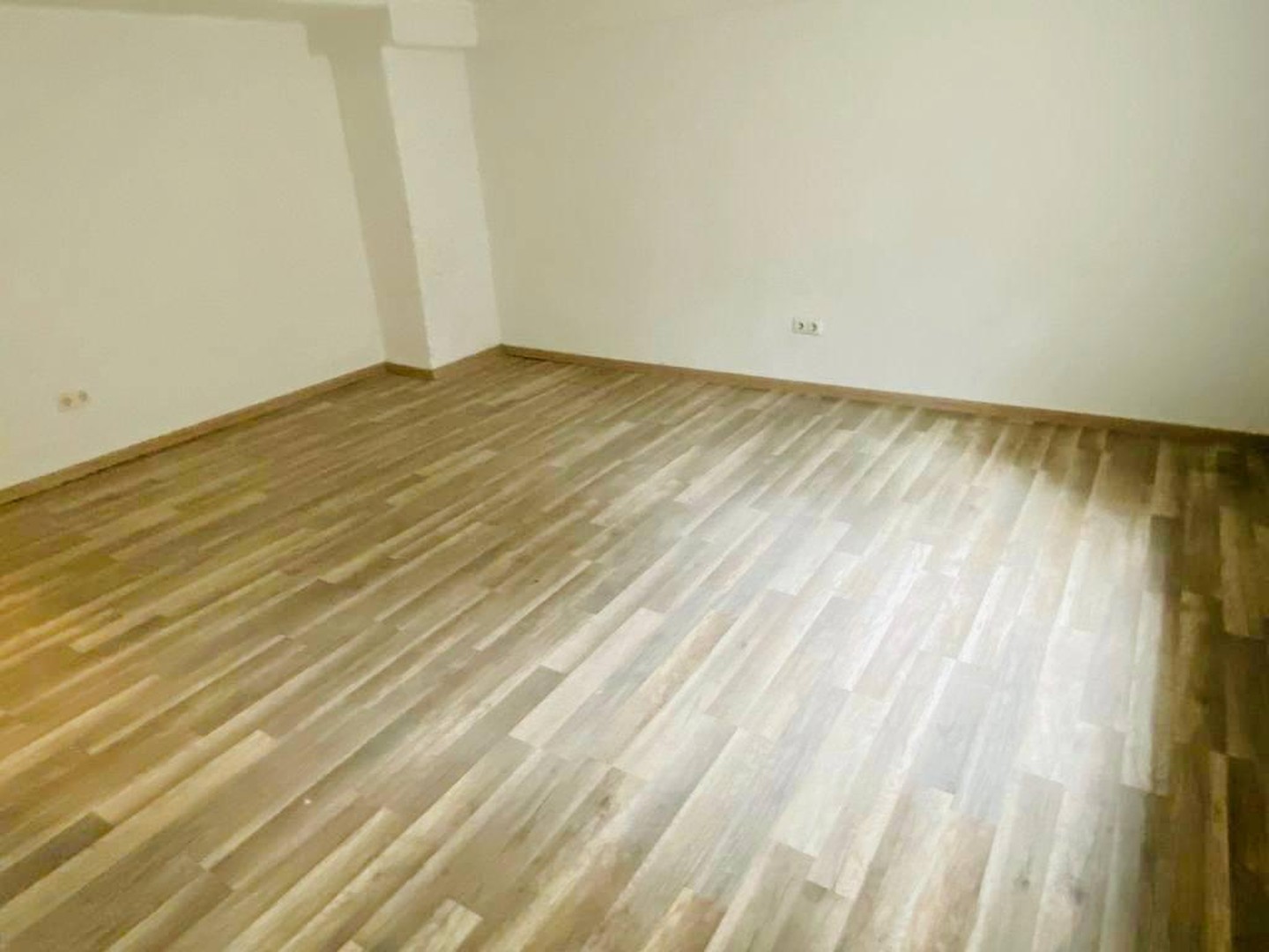Teilmöbliertes Haus mit 55qm Garten in Schwabing – München – Vorschaubild 14