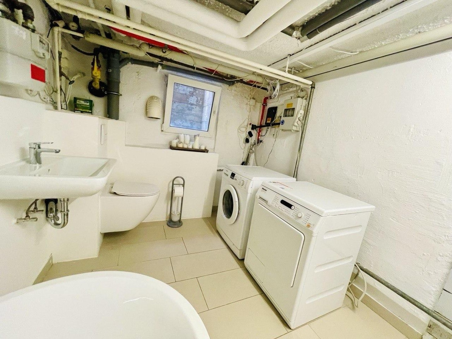 Teilmöbliertes Haus mit 55qm Garten in Schwabing – München – Vorschaubild 18