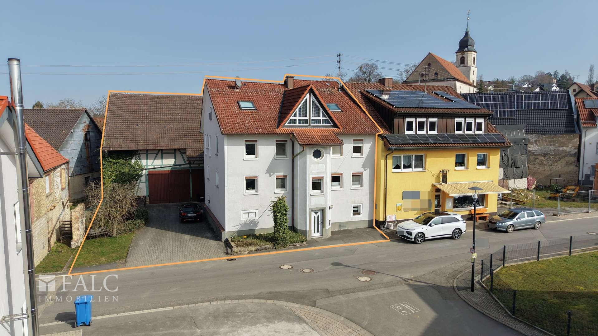Platzwunder in Ravenstein! 3-Familienhaus inkl. großzügiger Scheune - FALC Immobilien Heilbronn – Ravenstein – Vorschaubild 2