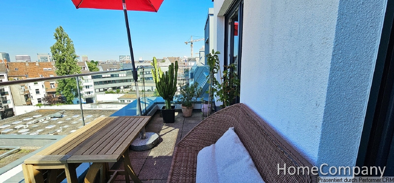 Komfortable Wohnung mit Aufzug, Dachterrasse und Tiefgaragenstellplatz in Düsseldorf Unterbilk