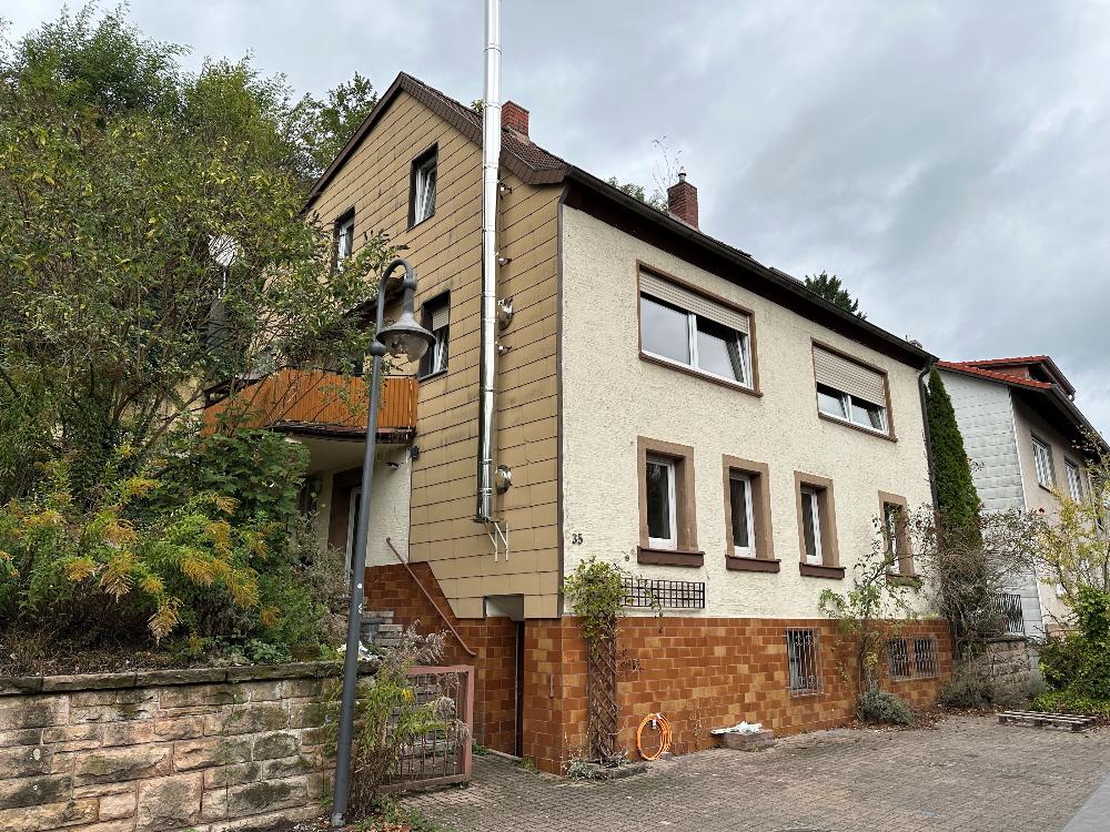 +++In sonniger, ruhiger Lage: Geräumiges 2-3 Familienhaus mit Balkon, überdachtem Freisitz, Garten und 2 Garagen in ruhiger Seitenstraße+++ – Waldfischbach – Vorschaubild 2