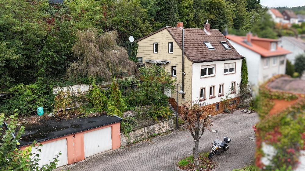 +++In sonniger, ruhiger Lage: Geräumiges 2-3 Familienhaus mit Balkon, überdachtem Freisitz, Garten und 2 Garagen in ruhiger Seitenstraße+++ – Waldfischbach – Vorschaubild 3