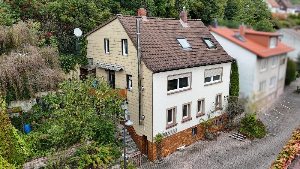 +++In sonniger, ruhiger Lage: Geräumiges 2-3 Familienhaus mit Balkon, überdachtem Freisitz, Garten und 2 Garagen in ruhiger Seitenstraße+++ – Waldfischbach – Vorschaubild 4