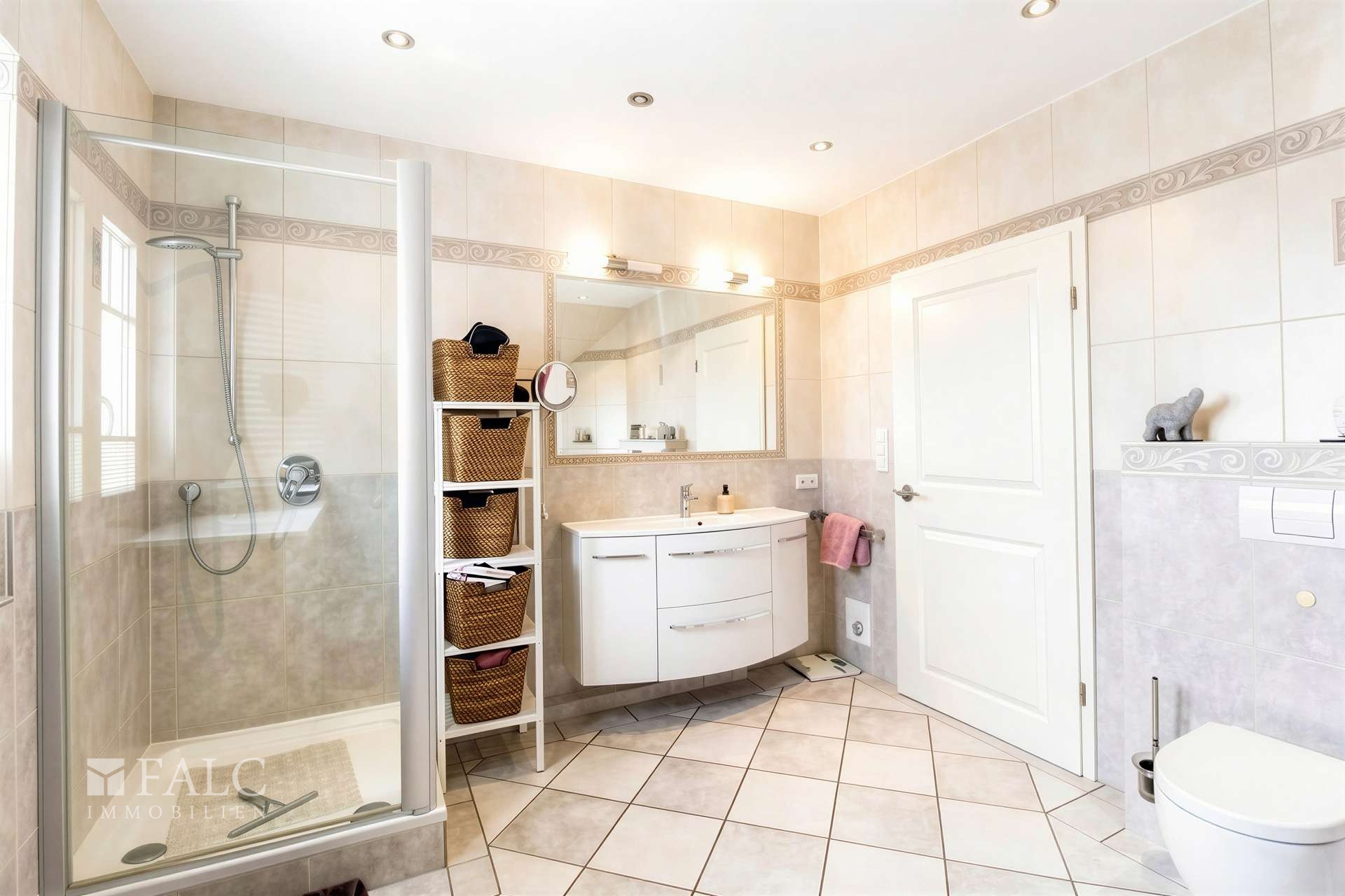 +++ Exklusive Doppelhaushälfte: Wohndesign trifft auf Familien-Idylle +++ – Lübeck – Vorschaubild 11