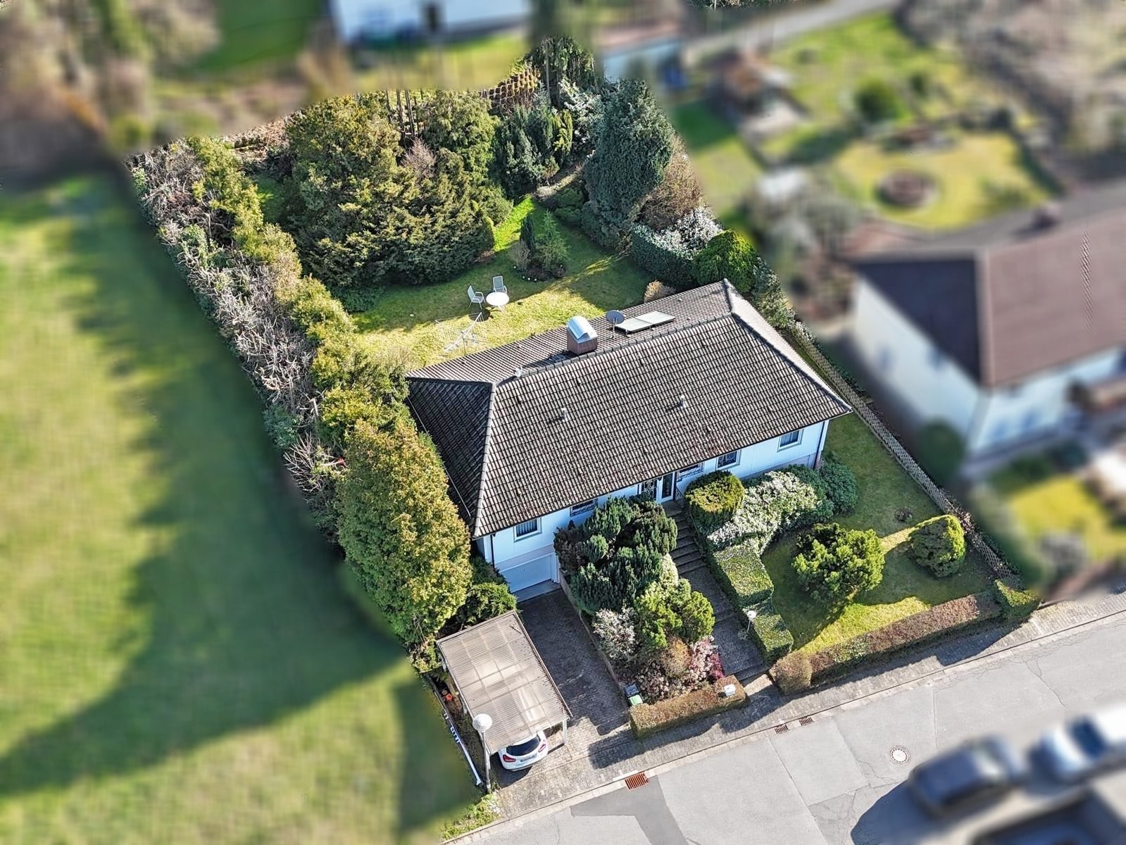 Immobilie in Reichelsheim (Odenwald) - Gepflegter Bungalow mit großem, eingewachsenem Garten in attraktiver Wohnlage von Reichelsheim - Bild 2