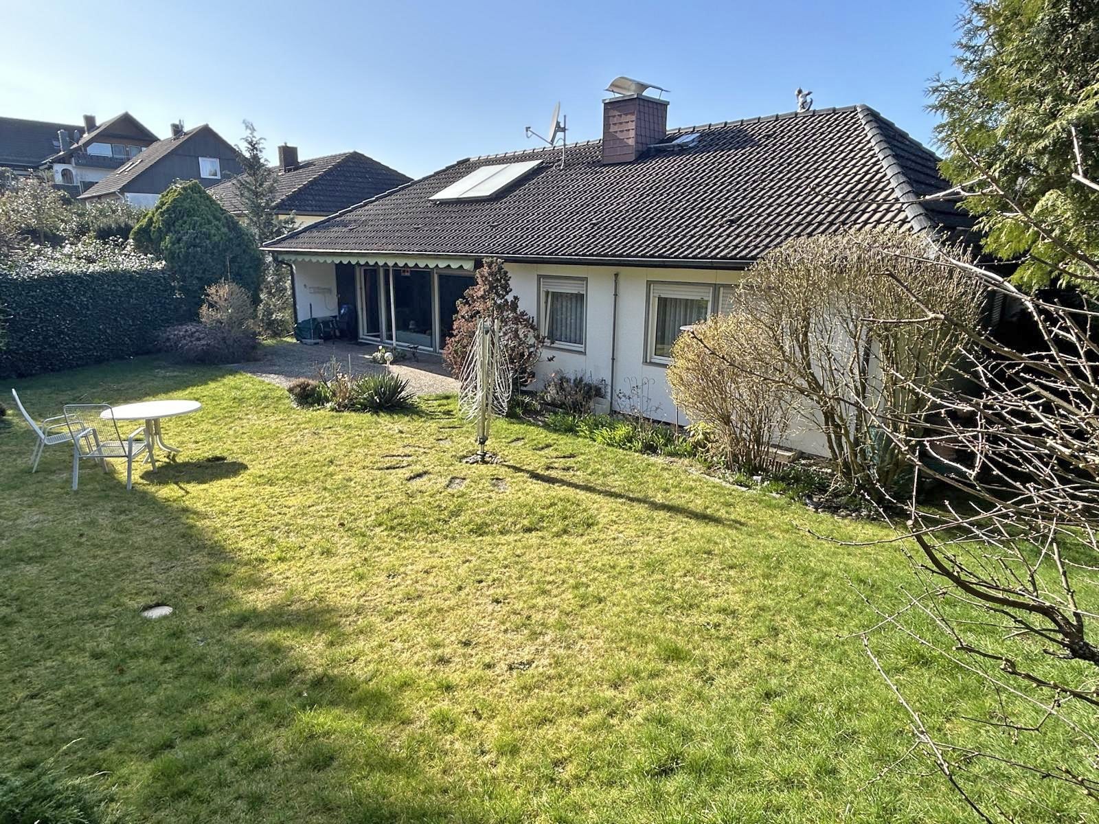 Immobilie in Reichelsheim (Odenwald) - Gepflegter Bungalow mit großem, eingewachsenem Garten in attraktiver Wohnlage von Reichelsheim - Bild 3