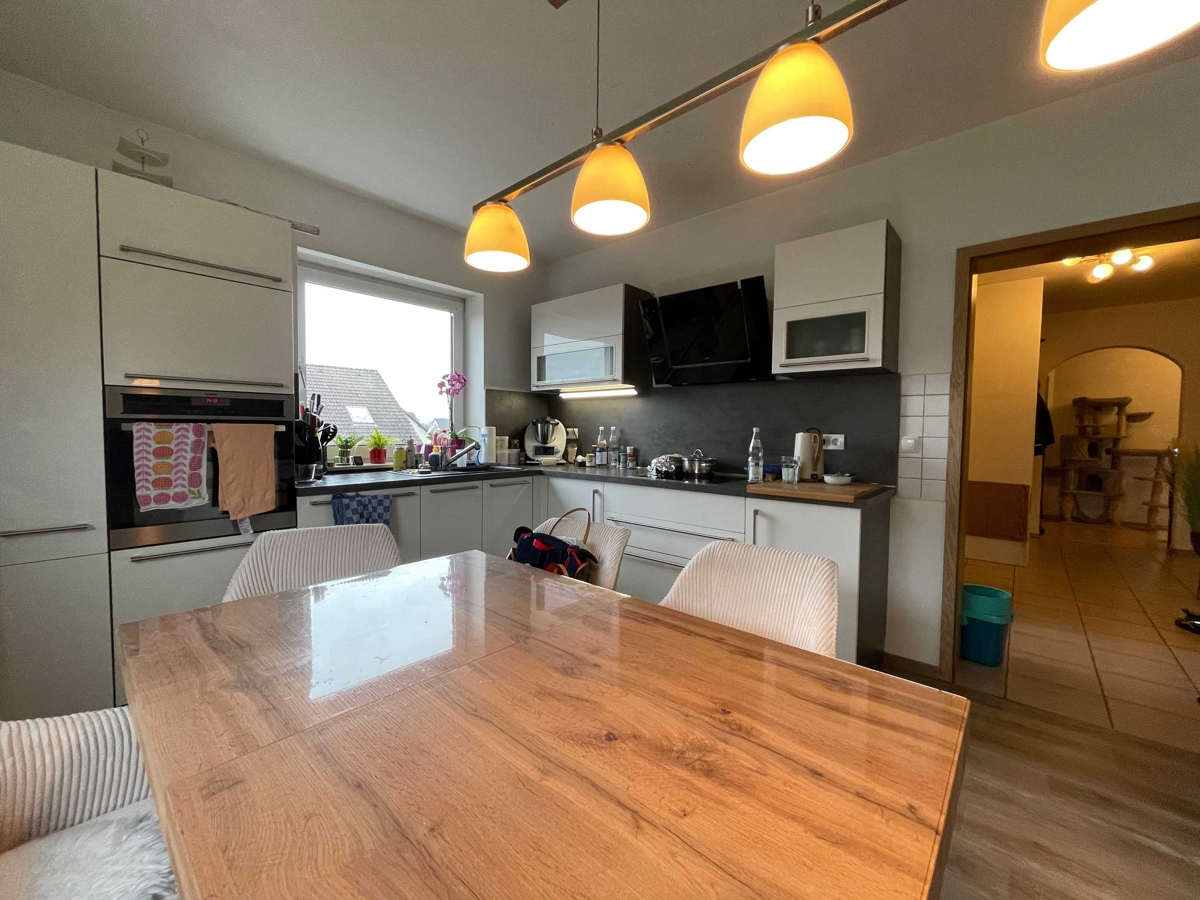 Immobilie in Luhe-Wildenau - 5-Zimmer-Eigentumswohnung mit Südbalkon, Garage & Stellplatz in ruhiger Lage von Oberwildenau - Bild 1