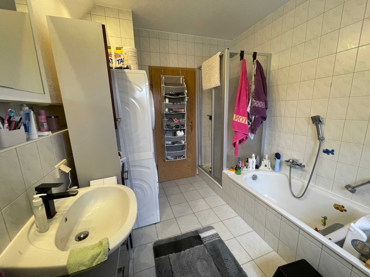 Immobilie in Luhe-Wildenau - 5-Zimmer-Eigentumswohnung mit Südbalkon, Garage & Stellplatz in ruhiger Lage von Oberwildenau - Bild 2