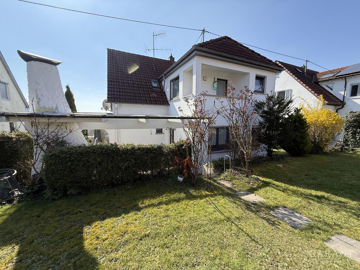 Viel Platz, viele Möglichkeiten: Zweifamilienhaus in begehrter Lage von Scharnhausen! – Ostfildern – Bild 1 von 29