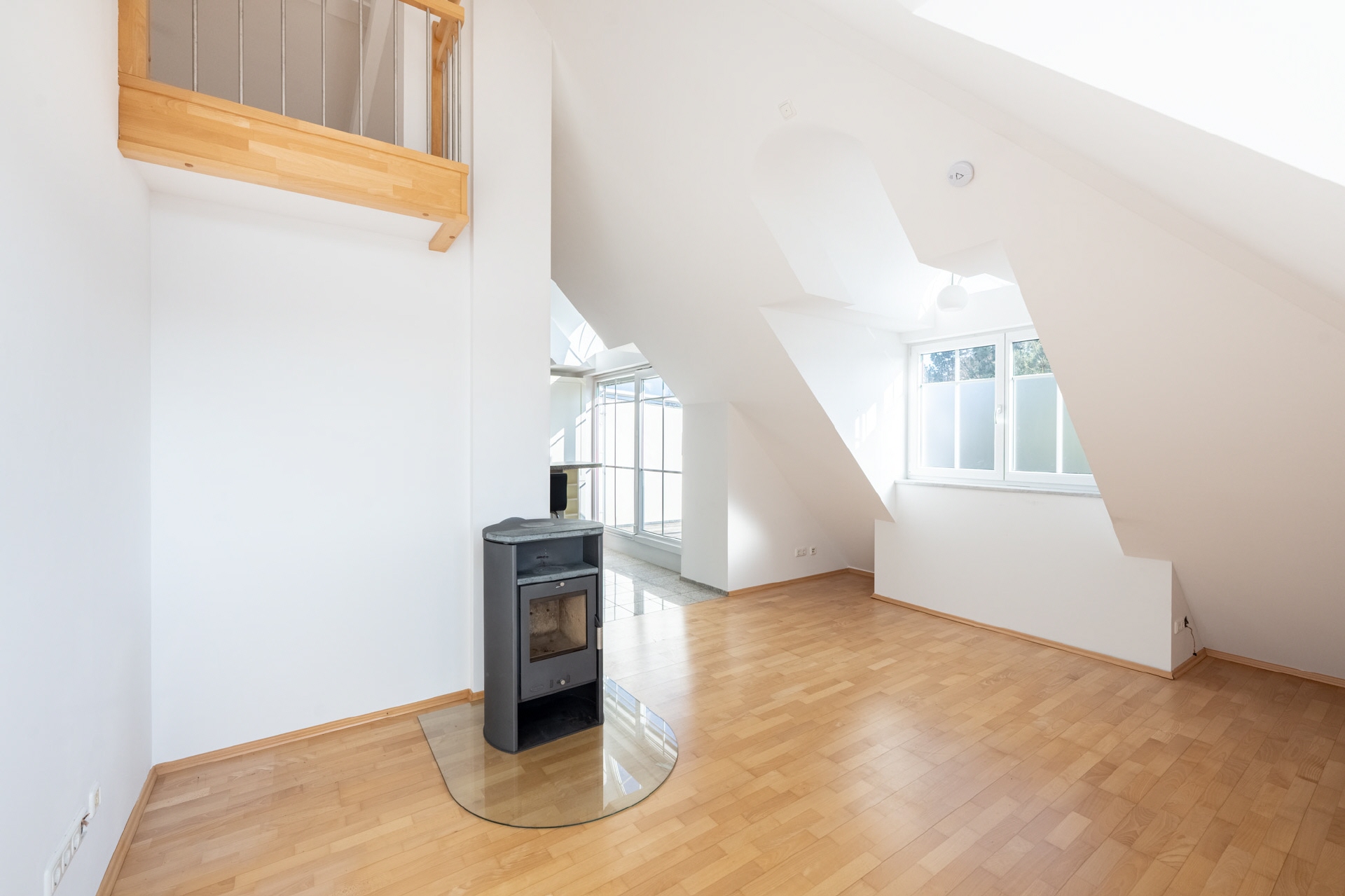 AIGNER - Lichtdurchflutete Dachgeschosswohnung mit Galerie in Waldtrudering – München – Vorschaubild 5