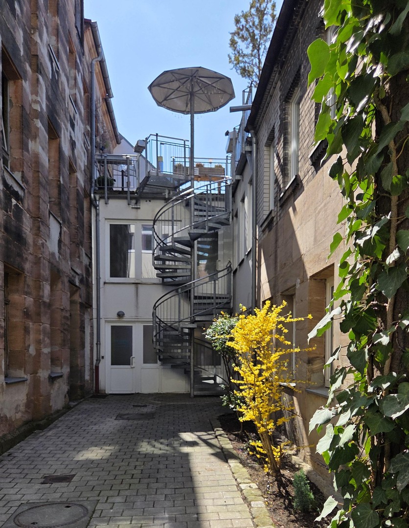 Ruhige Wohnung im Rückgebäude mit Kamin – Fürth Mathildenstraße