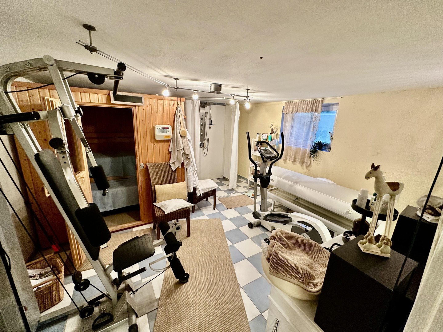 Großzügiges Architektenhaus (317m2) mit Schwimmteich, Feldrandlage u. Wellnessbereich – Oberndorf – Vorschaubild 11